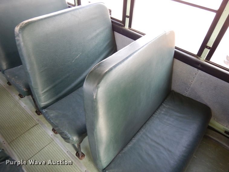 image for item DH6644 1995 Thomas Built Saf-T-Liner  school bus