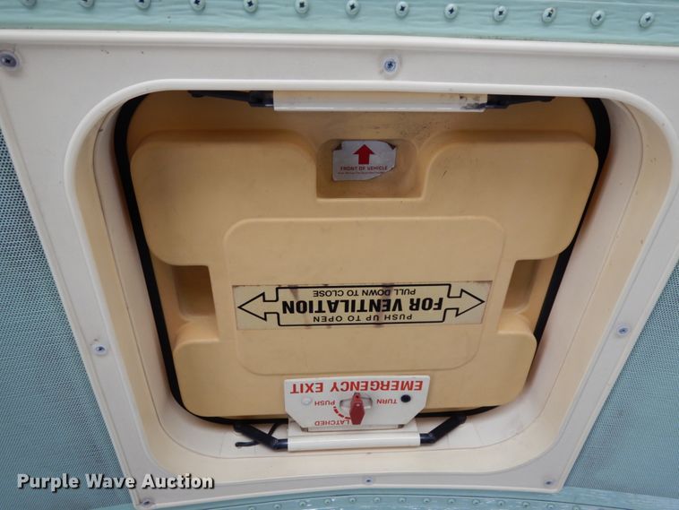 image for item DH6644 1995 Thomas Built Saf-T-Liner  school bus