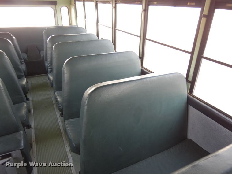 image for item DH6644 1995 Thomas Built Saf-T-Liner  school bus