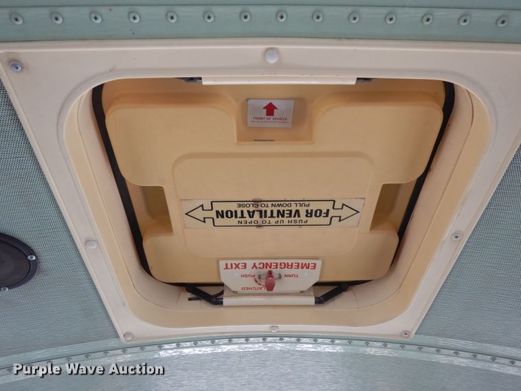 image for item DH6644 1995 Thomas Built Saf-T-Liner  school bus