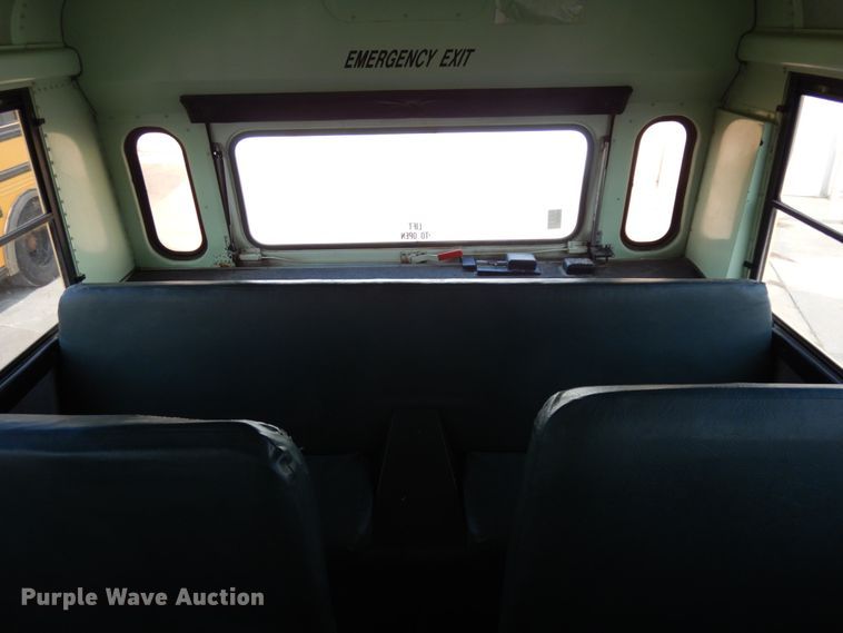 image for item DH6644 1995 Thomas Built Saf-T-Liner  school bus