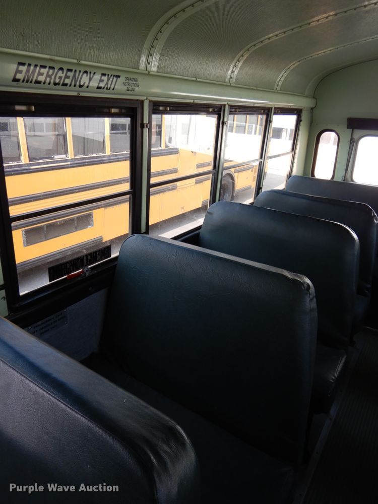image for item DH6644 1995 Thomas Built Saf-T-Liner  school bus