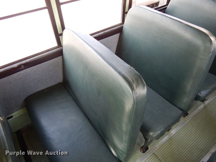 image for item DH6644 1995 Thomas Built Saf-T-Liner  school bus