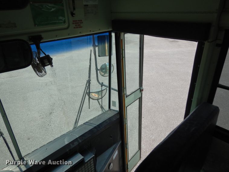 image for item DH6644 1995 Thomas Built Saf-T-Liner  school bus