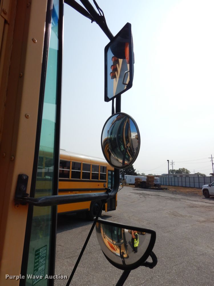 image for item DH6644 1995 Thomas Built Saf-T-Liner  school bus