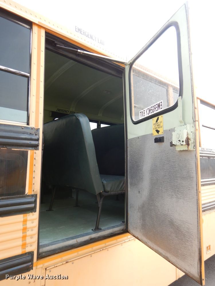image for item DH6644 1995 Thomas Built Saf-T-Liner  school bus