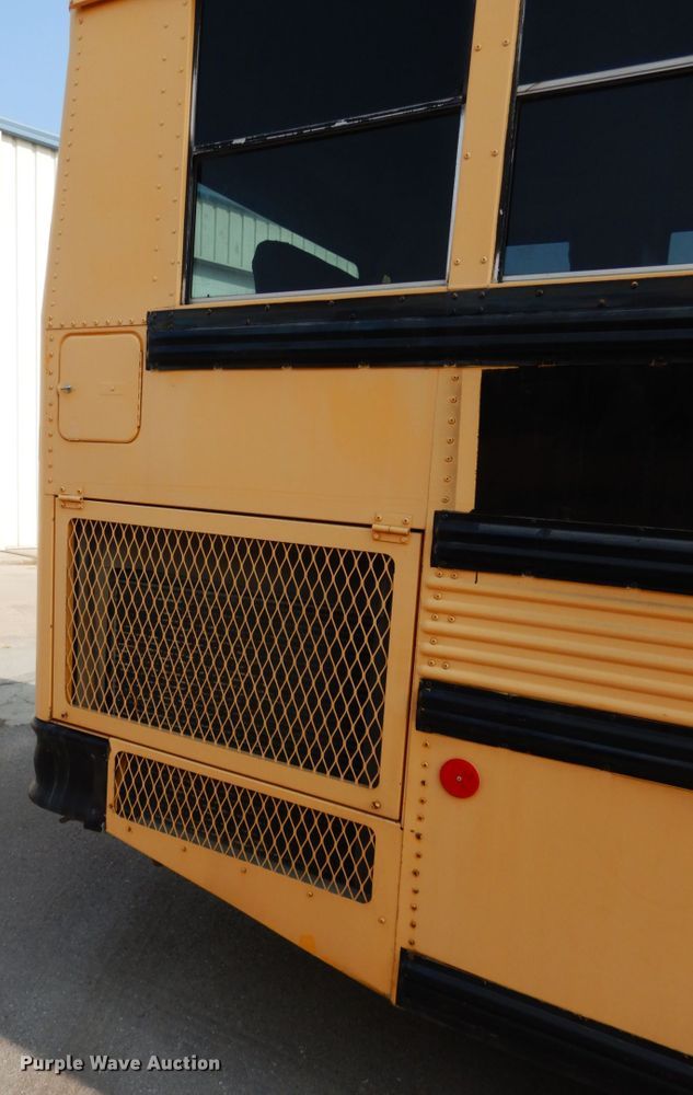 image for item DH6644 1995 Thomas Built Saf-T-Liner  school bus