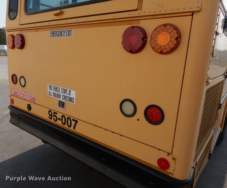 image for item DH6644 1995 Thomas Built Saf-T-Liner  school bus