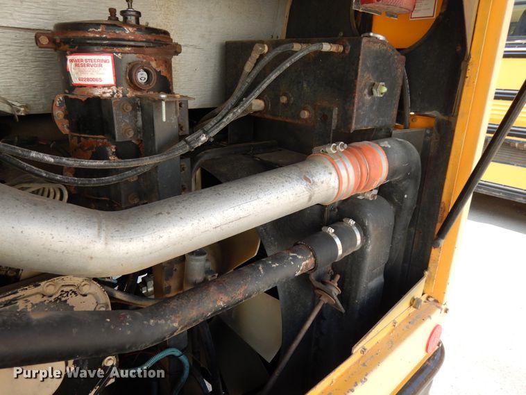 image for item DH6644 1995 Thomas Built Saf-T-Liner  school bus