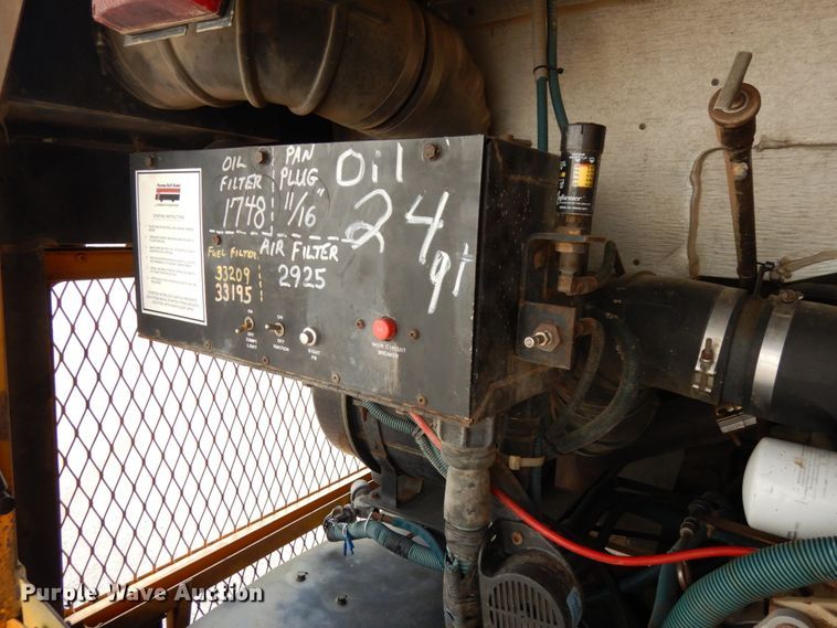 image for item DH6644 1995 Thomas Built Saf-T-Liner  school bus