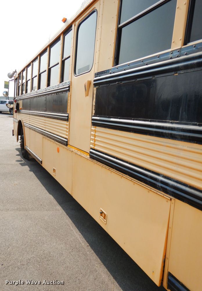 image for item DH6644 1995 Thomas Built Saf-T-Liner  school bus
