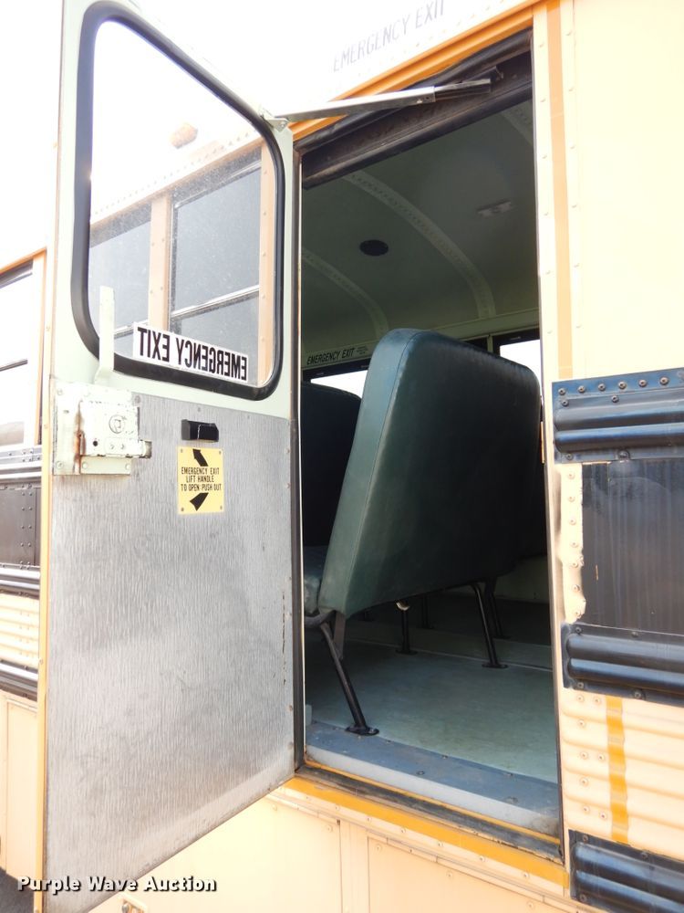 image for item DH6644 1995 Thomas Built Saf-T-Liner  school bus