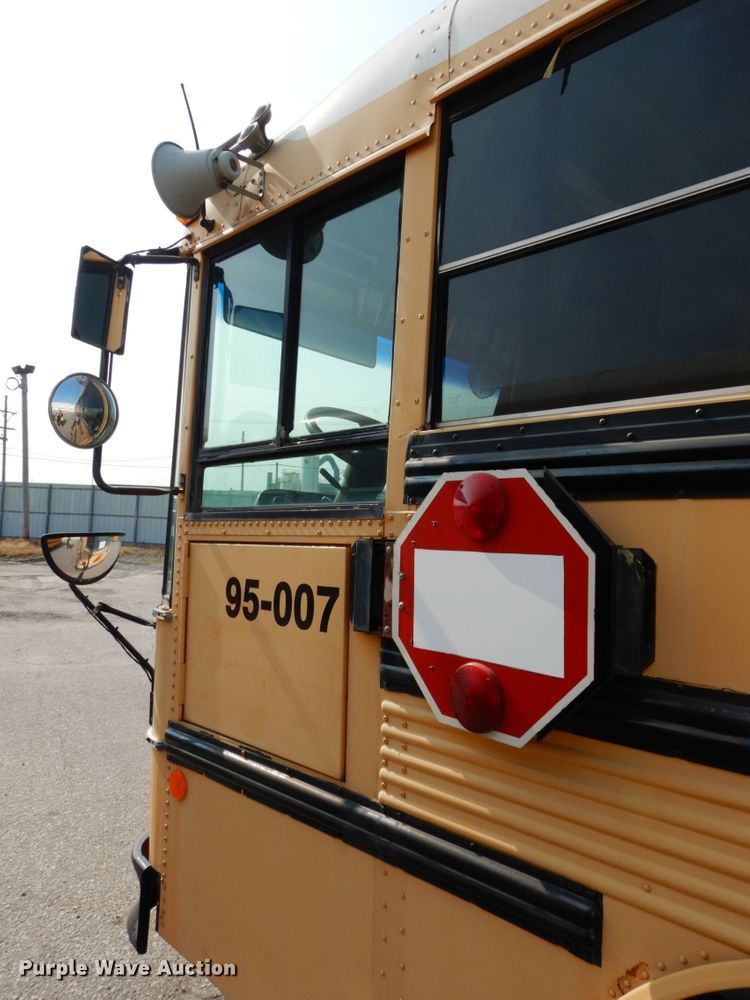 image for item DH6644 1995 Thomas Built Saf-T-Liner  school bus