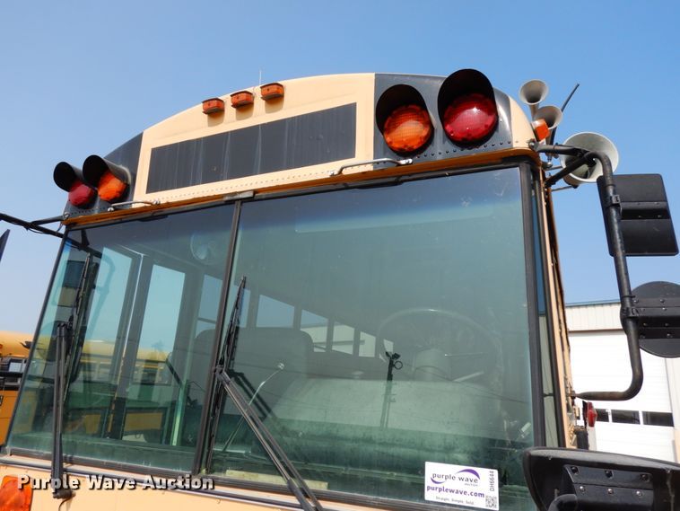 image for item DH6644 1995 Thomas Built Saf-T-Liner  school bus