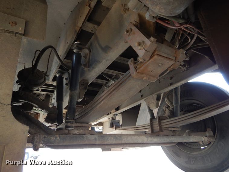 image for item DH6644 1995 Thomas Built Saf-T-Liner  school bus