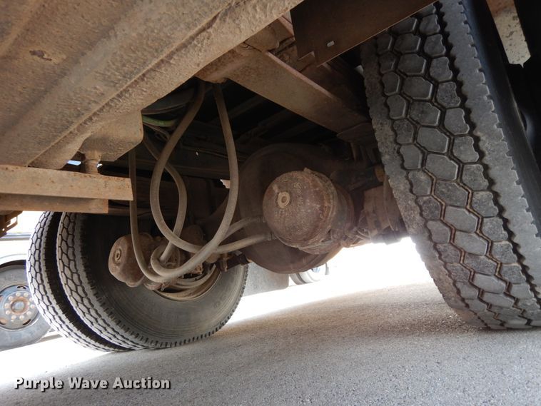 image for item DH6644 1995 Thomas Built Saf-T-Liner  school bus