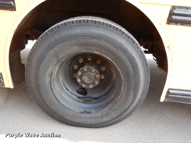 image for item DH6644 1995 Thomas Built Saf-T-Liner  school bus