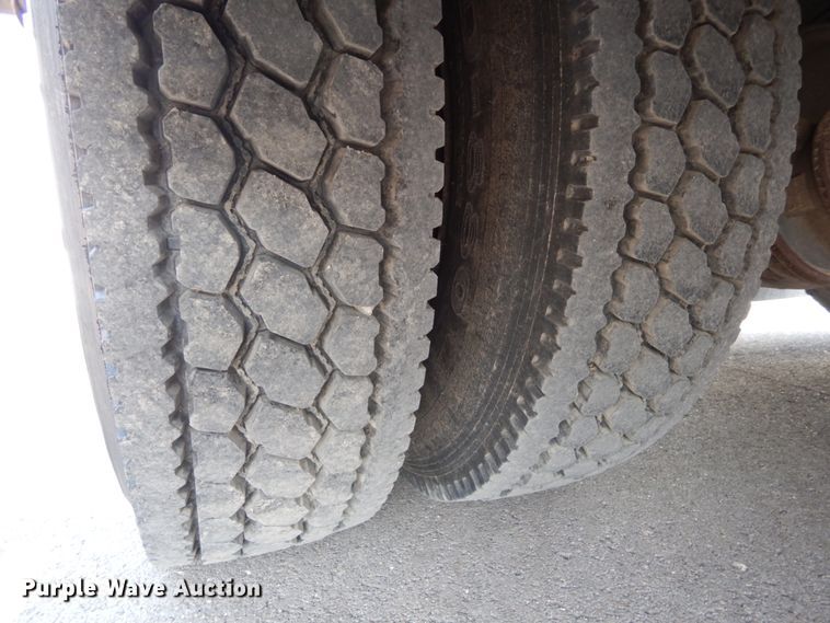 image for item DH6644 1995 Thomas Built Saf-T-Liner  school bus