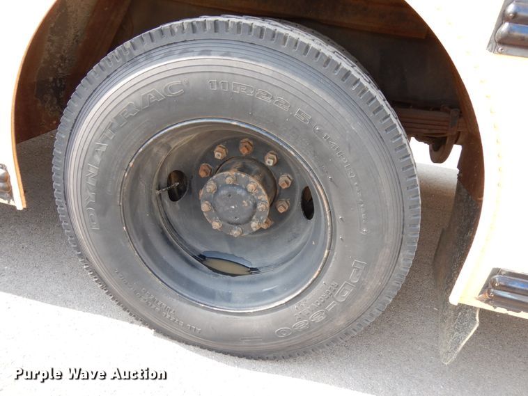 image for item DH6644 1995 Thomas Built Saf-T-Liner  school bus