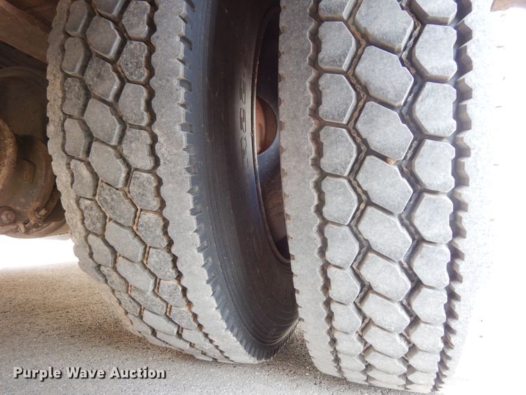 image for item DH6644 1995 Thomas Built Saf-T-Liner  school bus