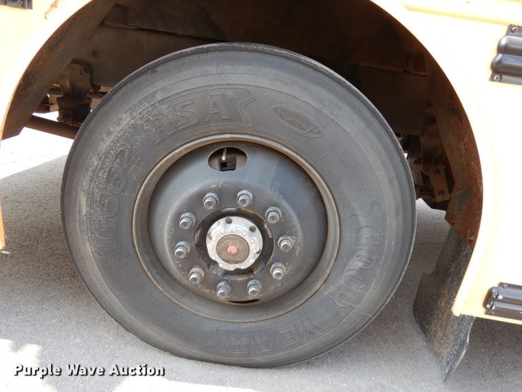 image for item DH6644 1995 Thomas Built Saf-T-Liner  school bus