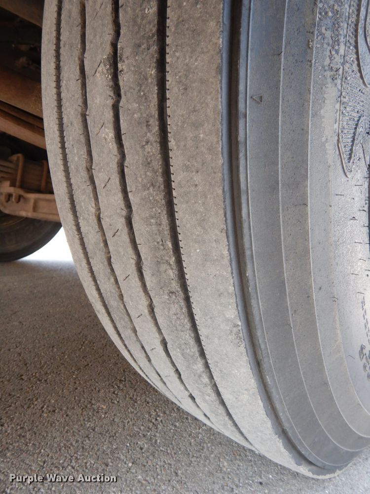 image for item DH6644 1995 Thomas Built Saf-T-Liner  school bus