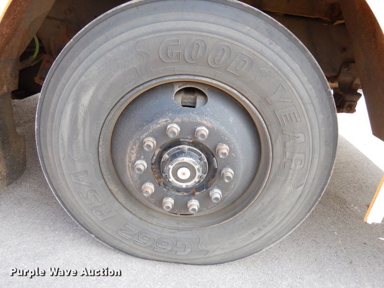 image for item DH6644 1995 Thomas Built Saf-T-Liner  school bus