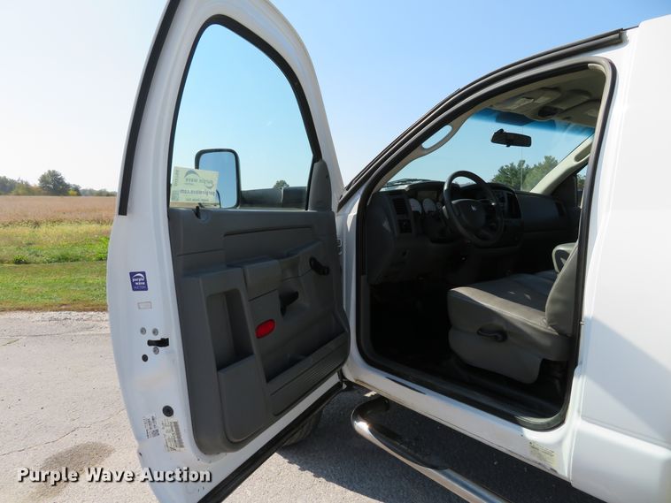 image for item DI3755 2008 Dodge Ram 5550HD  utility truck