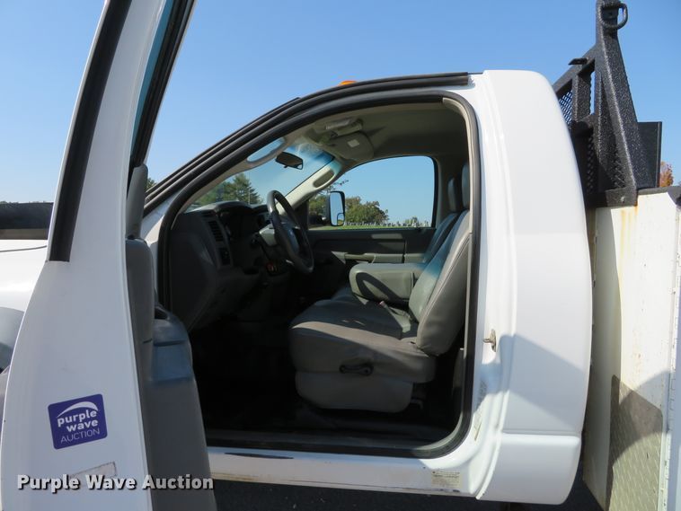 image for item DI3755 2008 Dodge Ram 5550HD  utility truck