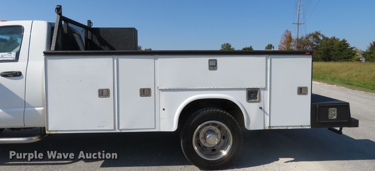 image for item DI3755 2008 Dodge Ram 5550HD  utility truck