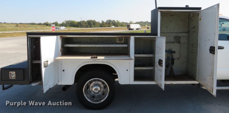 image for item DI3755 2008 Dodge Ram 5550HD  utility truck