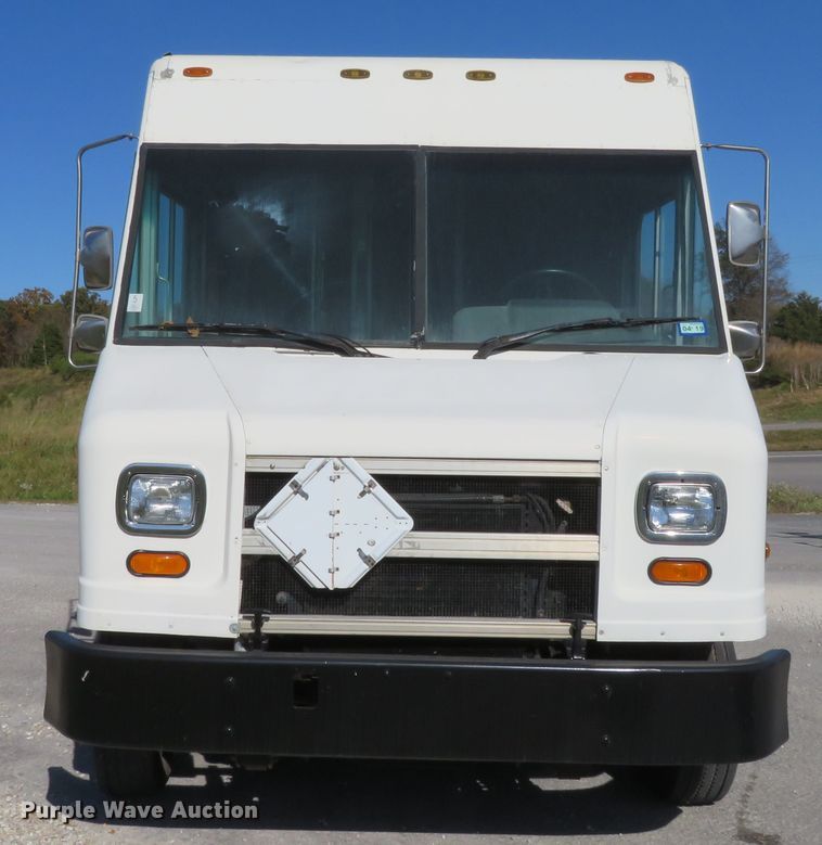 image for item DI3777 2000 Freightliner MT45  delivery truck