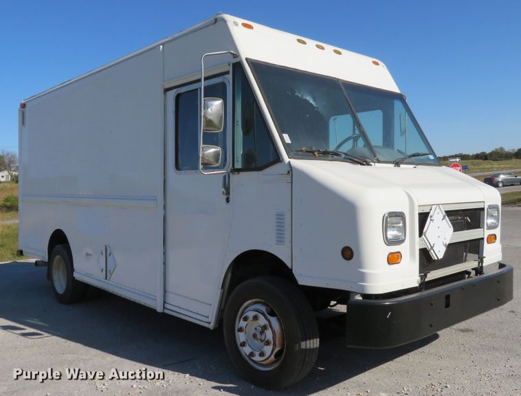image for item DI3777 2000 Freightliner MT45  delivery truck
