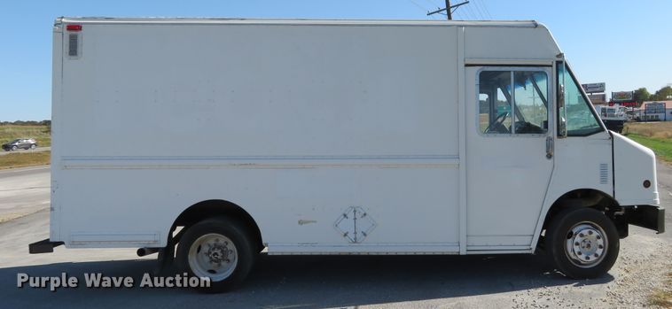 image for item DI3777 2000 Freightliner MT45  delivery truck