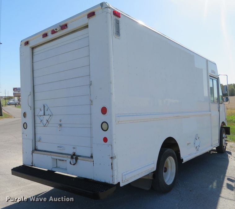 image for item DI3777 2000 Freightliner MT45  delivery truck