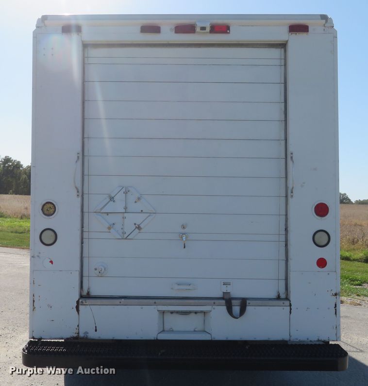 image for item DI3777 2000 Freightliner MT45  delivery truck