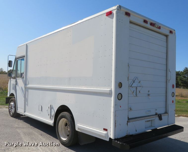 image for item DI3777 2000 Freightliner MT45  delivery truck