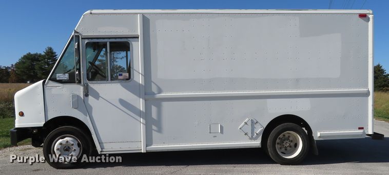 image for item DI3777 2000 Freightliner MT45  delivery truck