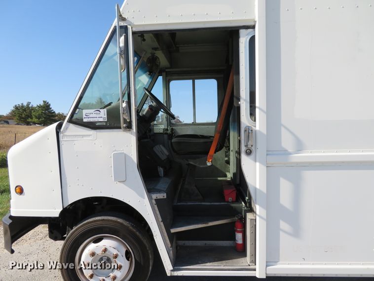 image for item DI3777 2000 Freightliner MT45  delivery truck