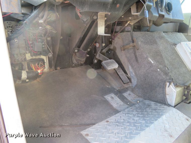 image for item DI3777 2000 Freightliner MT45  delivery truck