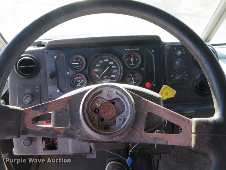 image for item DI3777 2000 Freightliner MT45  delivery truck