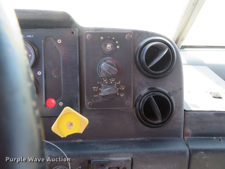 image for item DI3777 2000 Freightliner MT45  delivery truck