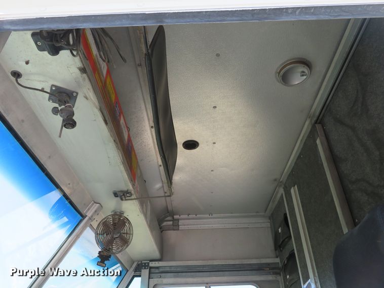 image for item DI3777 2000 Freightliner MT45  delivery truck