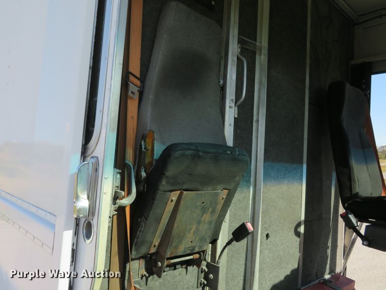 image for item DI3777 2000 Freightliner MT45  delivery truck