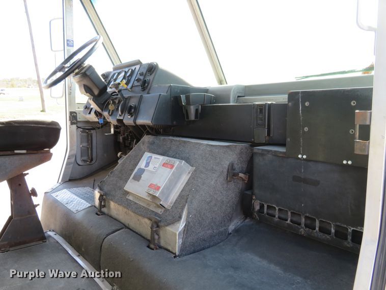 image for item DI3777 2000 Freightliner MT45  delivery truck