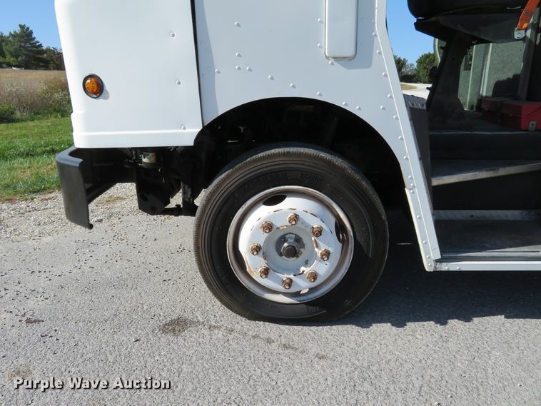 image for item DI3777 2000 Freightliner MT45  delivery truck