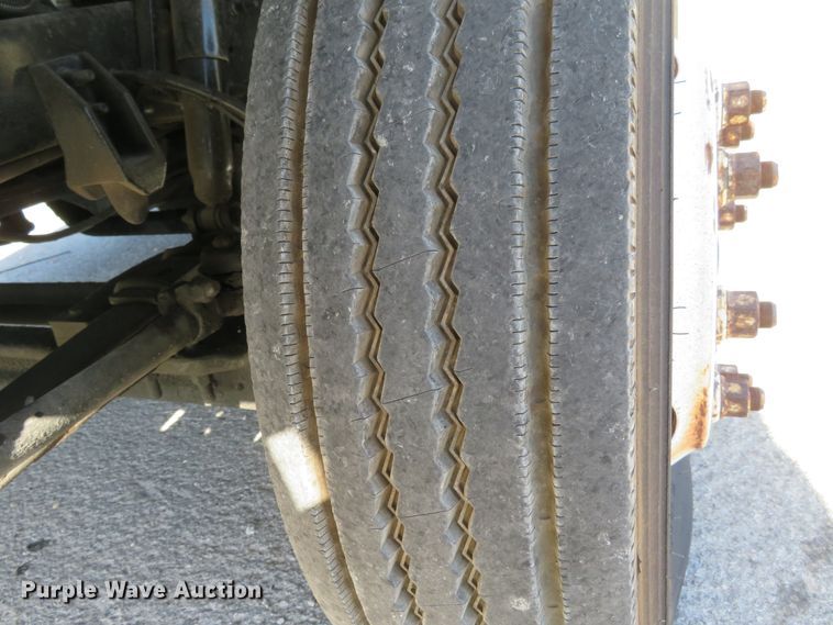 image for item DI3777 2000 Freightliner MT45  delivery truck