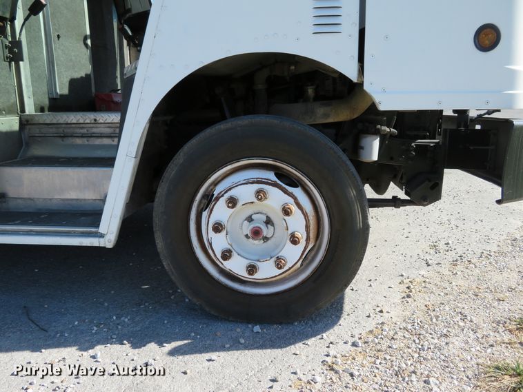 image for item DI3777 2000 Freightliner MT45  delivery truck