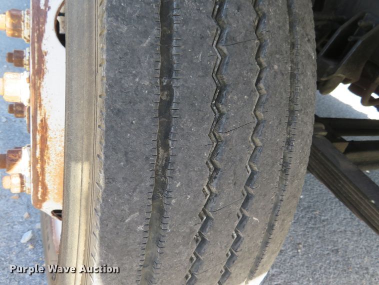 image for item DI3777 2000 Freightliner MT45  delivery truck