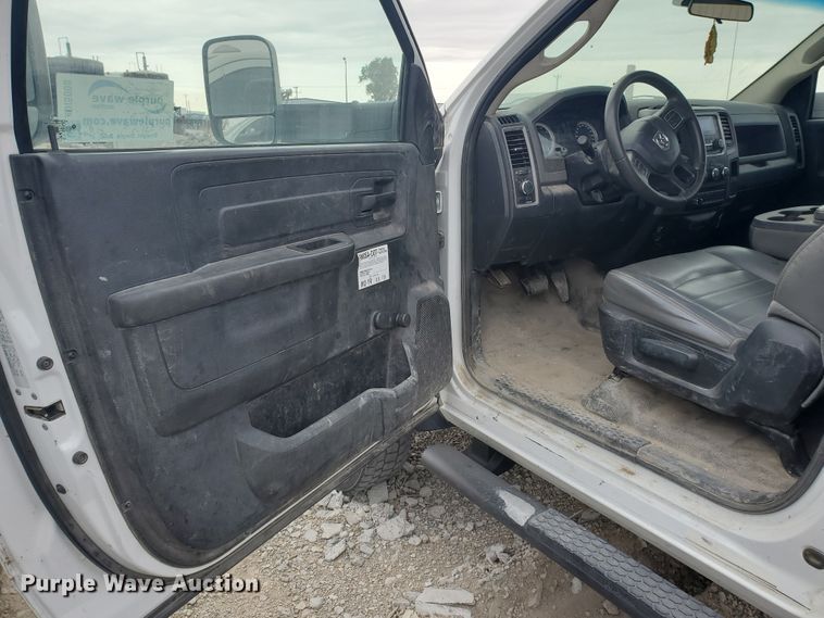 image for item DI5008 2015 Dodge Ram 5500HD  truck cab and chassis